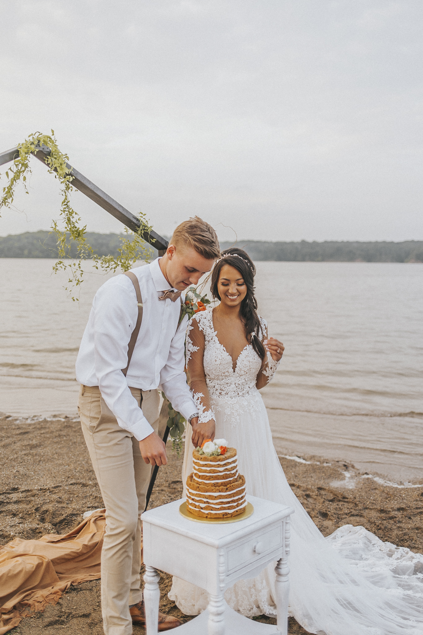  East Fork Lake Boho Elopement by Bare Moments Photography // cincinnati wedding photography // cake cutting, cut the cake, wedding cakes, 